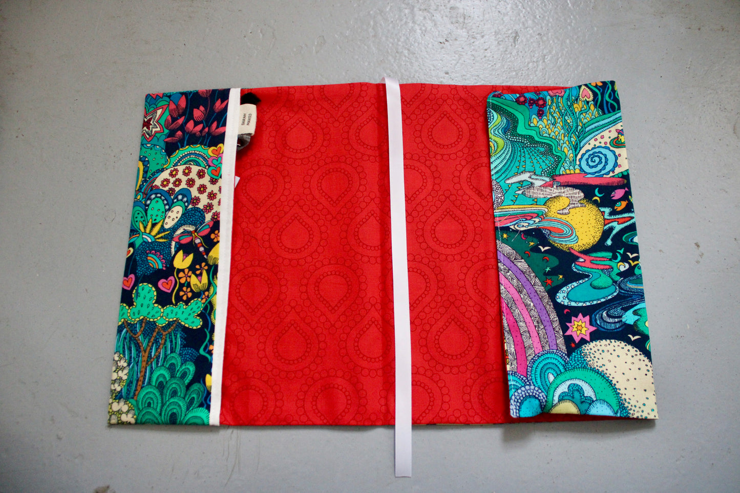Independent Editions Adjustable Fabric Book Cover - Large