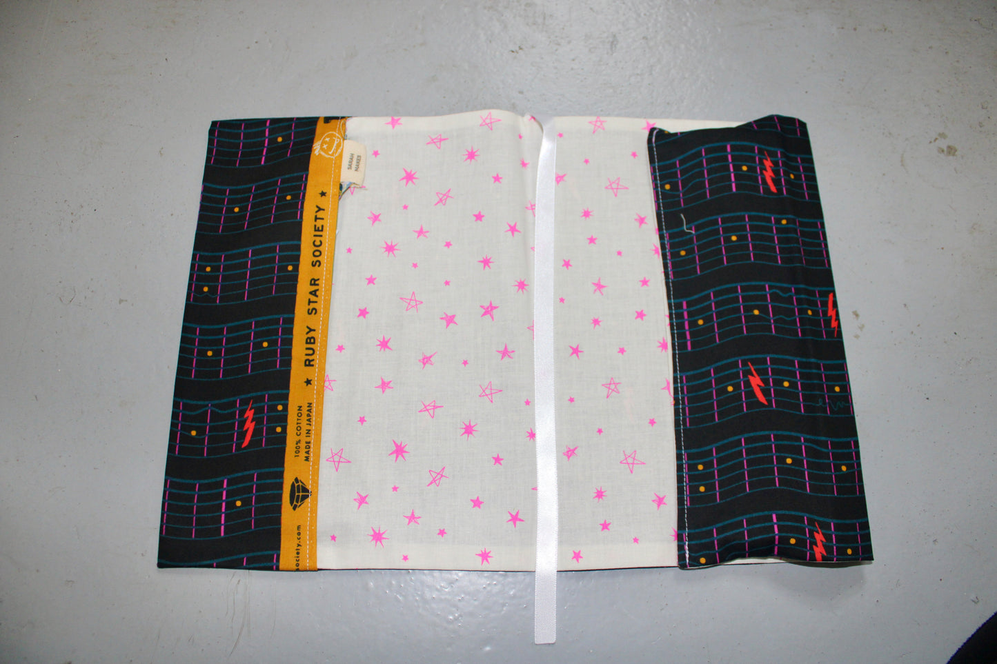 Independent Editions Adjustable Fabric Book Cover - Large