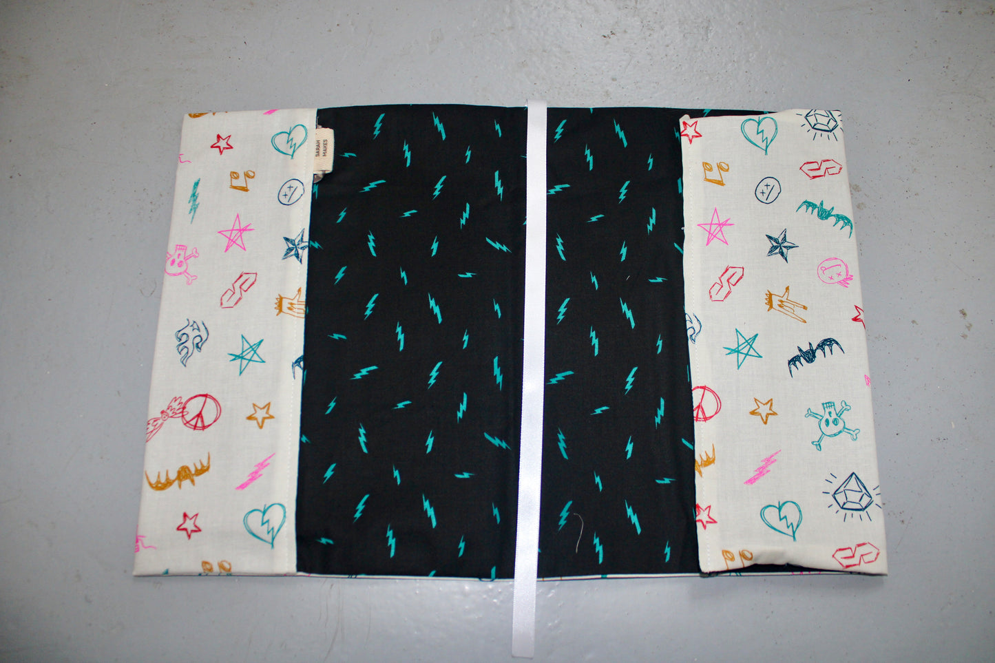 Independent Editions Adjustable Fabric Book Cover - Large